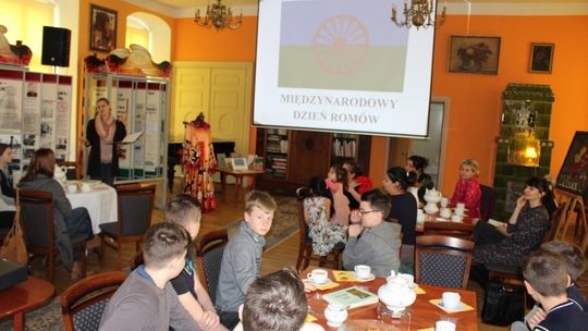 Pałacowe spotkanie z kulturą romską
