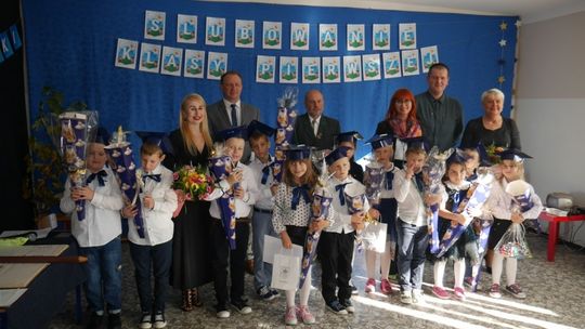 Pasowanie na ucznia klasy pierwszej w Szkole Podstawowej im. Św. Jana Pawła II w Modlimowie
