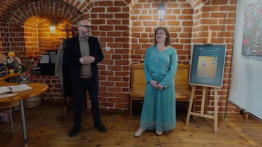Pastel, złoto i interakcja. Wyjątkowy wernisaż Agnieszki Ostrowskiej w Galerii BRAMA
