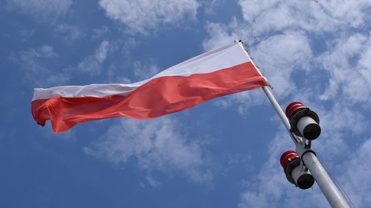 Pielęgnacja flagi: co zrobić, gdy straciła dawny blask?