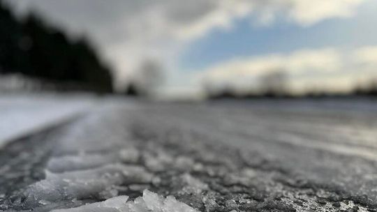 PIERWSZE OZNAKI ZIMY! POLICJA PROSI O ROZWAGĘ I ZACHOWNIE OSTROŻNOŚCI!