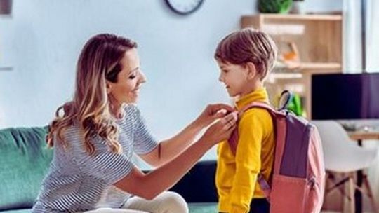 Pierwszy dzwonek dla pierwszaka. Jak pomóc dziecku bez stresu i strachu pójść do szkoły