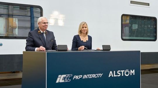 PKP Intercity podpisało największą w historii umowę na dostarczenie taboru szybkich, piętrowych pociągów