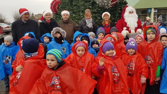 Płoty: Uroczyste zapalenie choinki miejskiej