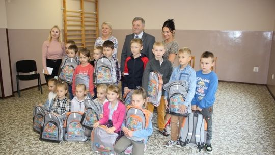 Płoty: Wyprawki dla”pierwszaków