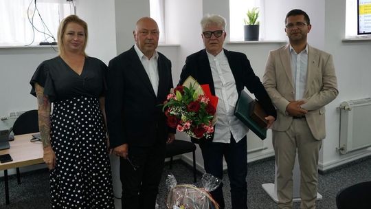 Po niemal 40 latach pracy Andrzej Sybidło żegna się z biblioteką w Płotach
