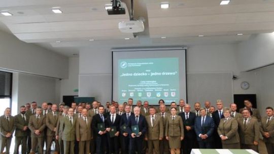 Podpisano kolejne umowy akcji ”Jedno dziecko jedno drzewo”