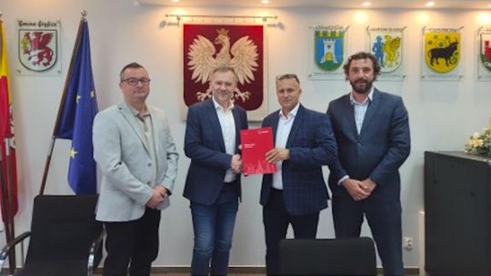 Podpisano umowę na budowę dróg w Rzęskowie