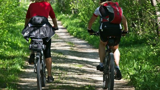 Podróżuj w zgodzie z naturą! Sprawdź, jak zadbać o planetę podczas letnich wyjazdów