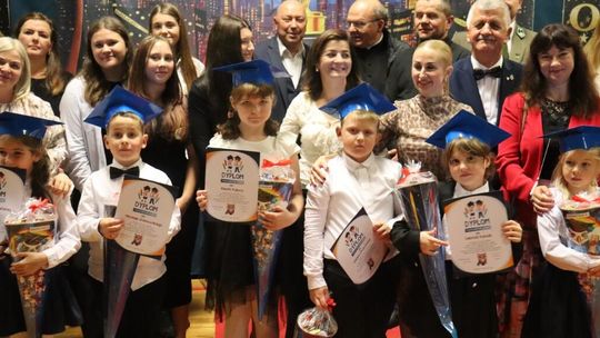 Podwójne święto w Modlimowie – Dzień Edukacji Narodowej i ślubowanie pierwszoklasistów