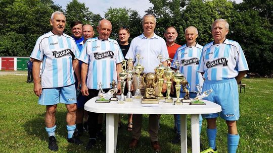 Pogoń Szczecin z pucharem burmistrza Roberta Czapli