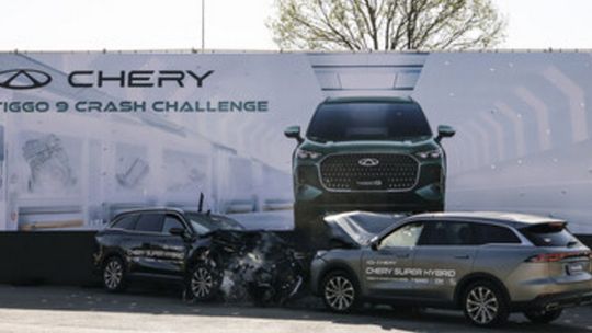 Pokaz w RPA: zderzenie czołowe dwóch modeli Chery TIGGO9 demonstruje bezbłędne parametry bezpieczeństwa samochodu
