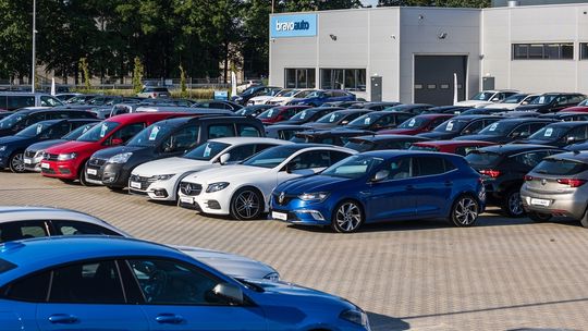POLACY CHCĄ WYMIENIAĆ SAMOCHODY. 41% MYŚLI O ZMIANIE SAMOCHODU NA UŻYWANY