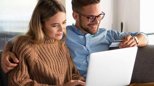 Polacy chętniej szukają auta po pracy i w dni wolne