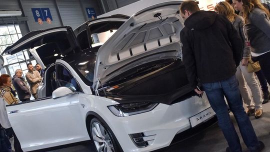 Polacy coraz odważniej kupują nowe auta. Dynamicznie rośnie liczba zarejestrowanych osobówek