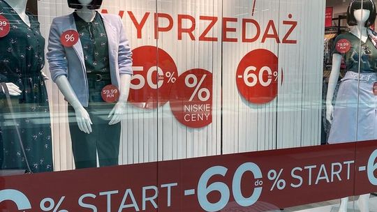 Polacy nie bardzo ufają sklepom przed Black Friday. 84 proc. sprawdza, czy rabaty są prawdziwe