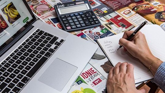Polacy planują wielkanocne zakupy pod dyktando ceny. W promocjach szukać będą głównie trzech kategorii