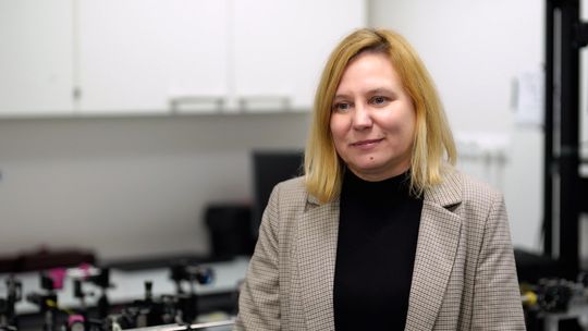 Polacy stworzyli okulary wyświetlające obraz za pomocą podczerwieni. To pierwszy taki prototyp na świecie