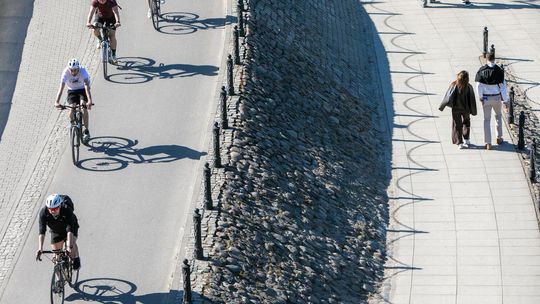 Polacy szukają alternatyw dla rosnących kosztów transportu. Na popularności zyskują rowery. Analiza OLX