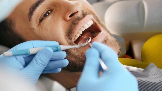 Polacy wciąż mają słabą wiedzę na temat probiotyków stomatologicznych. Czas to zmienić