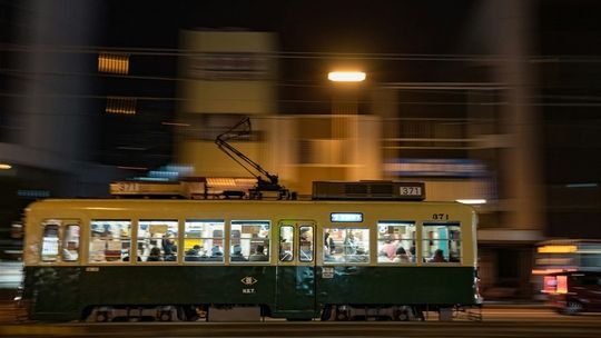 Polacy wybierają komunikację miejską: co to oznacza dla firm?