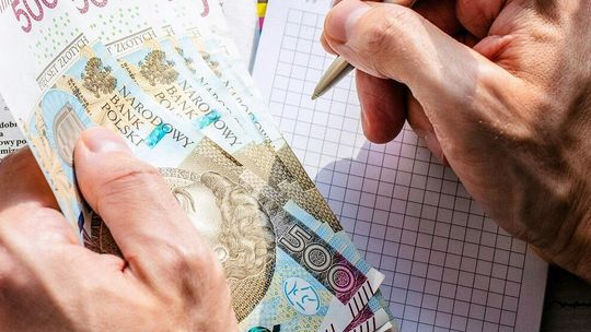 Polacy znowu będą oszczędzać na świętach. Na wszystkim po trochu, ale zwłaszcza na alkoholu i ozdobach