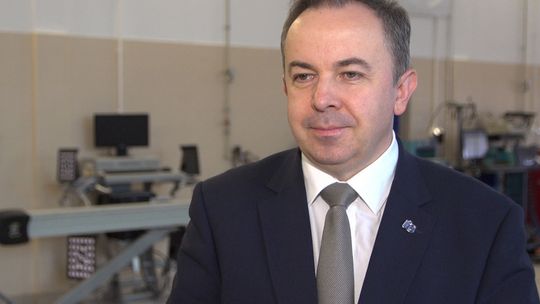 Policja zachęca do kontroli świateł w autach przed zimą. Nieprawidłowe ustawienie grozi wypadkiem i mandatem