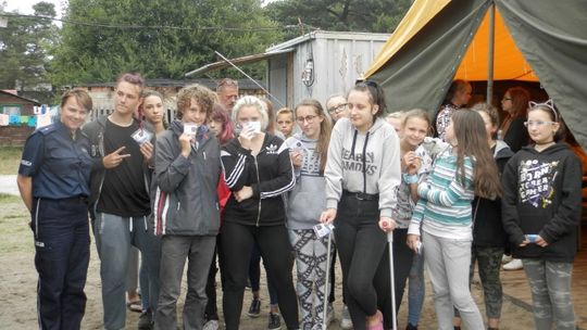 POLICJANCI DBAJĄ O BEZPIECZEŃSTWO WYPOCZYWAJĄCYCH NA OBOZACH HARCERSKICH