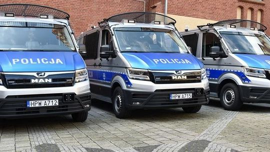 Policjanci Oddziału Prewencji Policji ze Szczecina zatrzymali mężczyznę poszukiwanego 8 listami gończymi