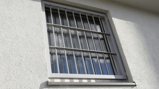 Policjant w czasie wolnym od służby zatrzymał na gorącym uczynku dwóch włamywaczy