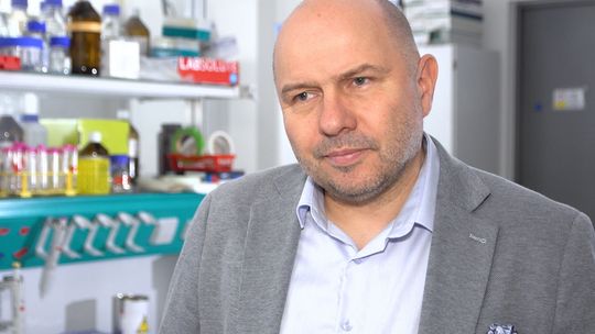 Polscy naukowcy jako pierwsi na świecie stworzyli cyrkularne mRNA metodą chemiczną. To może pomóc w leczeniu genetycznych chorób rzadkich