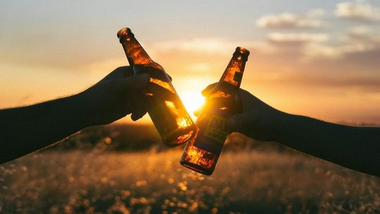 Ponad połowa Polaków popiera nocny zakaz sprzedaży alkoholu. Czy zaczyna się era NoLo?