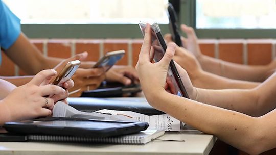 Porozmawiajmy o technologii po ludzku. Ruszyły zapisy na konferencję online EDUMORROW „Zrozumieć technologię, pozostać człowiekiem”