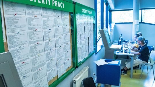 Pośredniaki oferują coraz mniej miejsc pracy. Spadek rdr. jest na poziomie 12,5 proc.