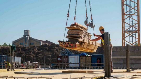 Praca w branży deweloperskiej – możliwości, kariera, zarobki