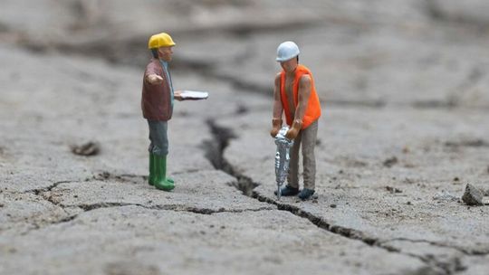 Pracownik pod wpływem? Ryzyko, które może kosztować firmę miliony