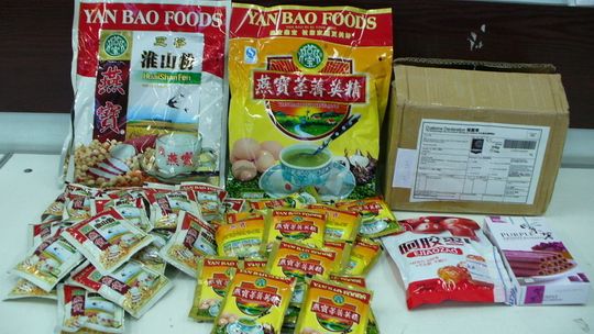 Prawie 2 kg sterydów w paczkach z Chin