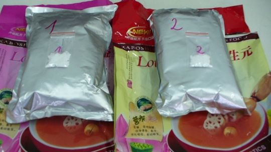 Prawie 3 kg sterydów w paczkach z Chin