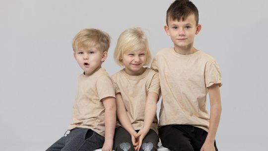 Prawie 80 tys. dzieci i system, który nie nadąża. Czy da się naprawić zranione dzieciństwo?