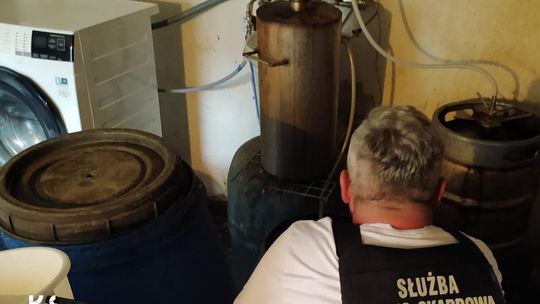 Produkcja nielegalnego alkoholu w Koszalinie zamknięta przez KAS