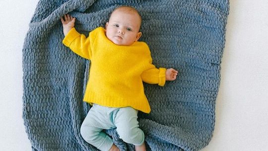 Pułapka 10. Miesiąca. Dlaczego zwlekanie z „grudkami” może utrudnić naukę mowy?