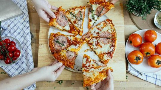 Pyszna, domowa pizza z naturalnych składników? Nic prostszego!