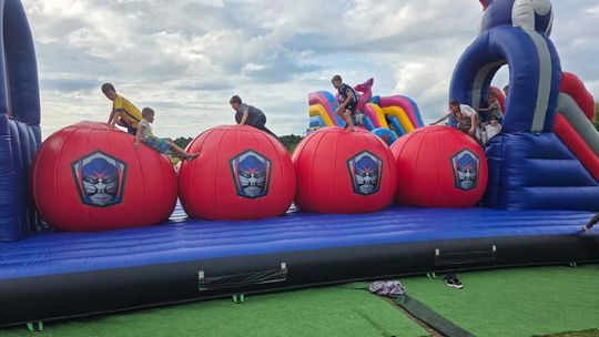 Radosne Osiedle nr 4. Piknik przy ul. Wesołej zgromadził dzieci i rodziny