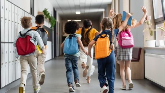 Raport o bezpieczeństwie uczniów: 133 wypadki dziennie - NNW szkolne kluczem do ochrony