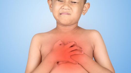 Refluks u dzieci – jak sobie z nim radzić? 