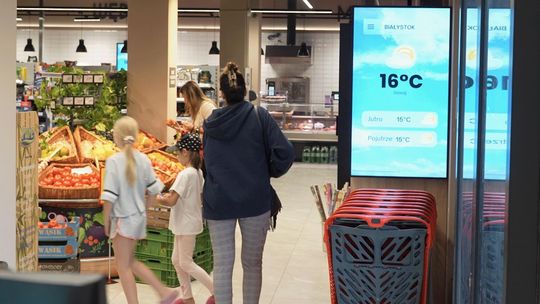 Retail media coraz bardziej rosną w siłę. Już prawie połowa klientów sklepowych widzi przekaz z ekranów