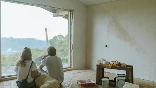 Rewitalizacja budynków: jak dobrze zaplanować wymianę okien na wiosnę?