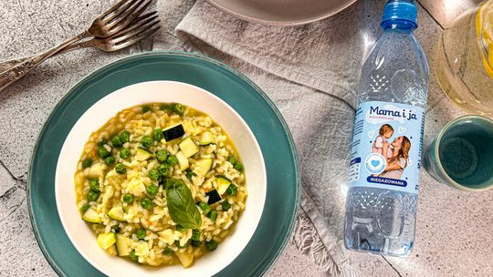 Risotto z cukinią i zielonym groszkiem