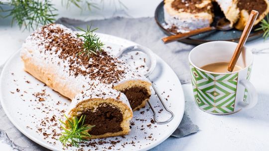 Rolada biszkoptowa z nadzieniem czekoladowo-migdałowym