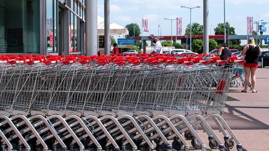 Rośnie poparcie dla zniesienia zakazu handlu w niedziele. Wyraźnie też zmienia się struktura zwolenników